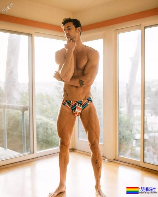 颜高条儿顺的黄金男孩，看得我都忍不住摸了一下屏幕！ - 51虹马