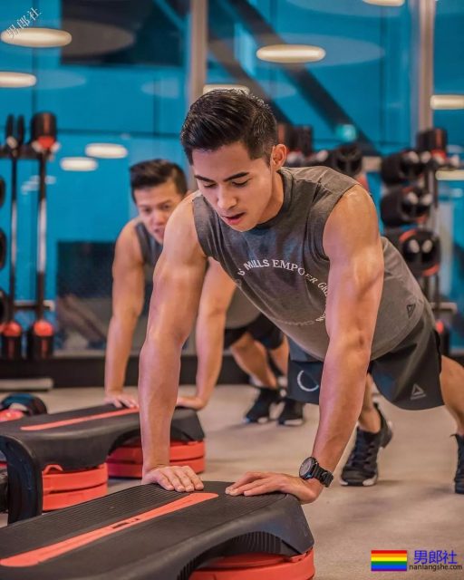 极品肌肉小狼狗，脱了上衣真撩人！ - 51虹马