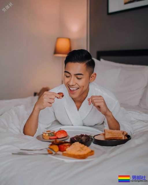 极品肌肉小狼狗，脱了上衣真撩人！ - 51虹马