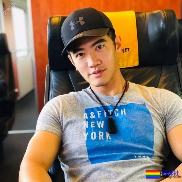 大火网剧筋肉路人甲扒到了，私照遭盗图亮点也太多！ - 51虹马