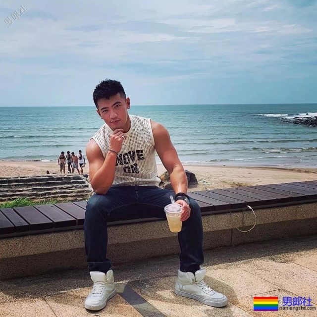 大火网剧筋肉路人甲扒到了，私照遭盗图亮点也太多！ - 51虹马