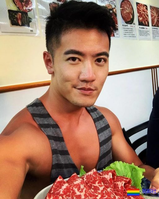 大火网剧筋肉路人甲扒到了，私照遭盗图亮点也太多！ - 51虹马