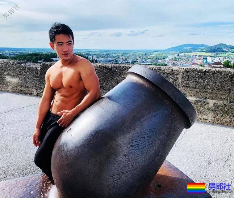 大火网剧筋肉路人甲扒到了，私照遭盗图亮点也太多！ - 51虹马