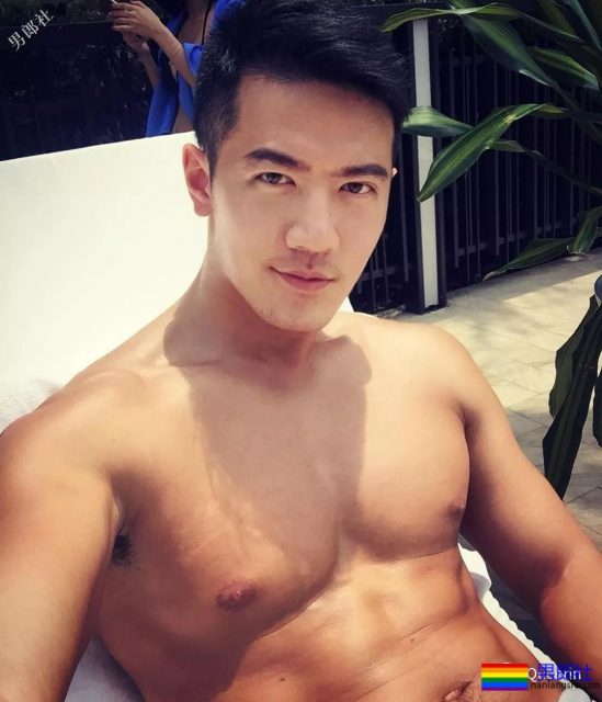 大火网剧筋肉路人甲扒到了，私照遭盗图亮点也太多！ - 51虹马