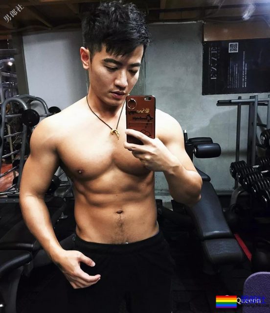 大火网剧筋肉路人甲扒到了，私照遭盗图亮点也太多！ - 51虹马