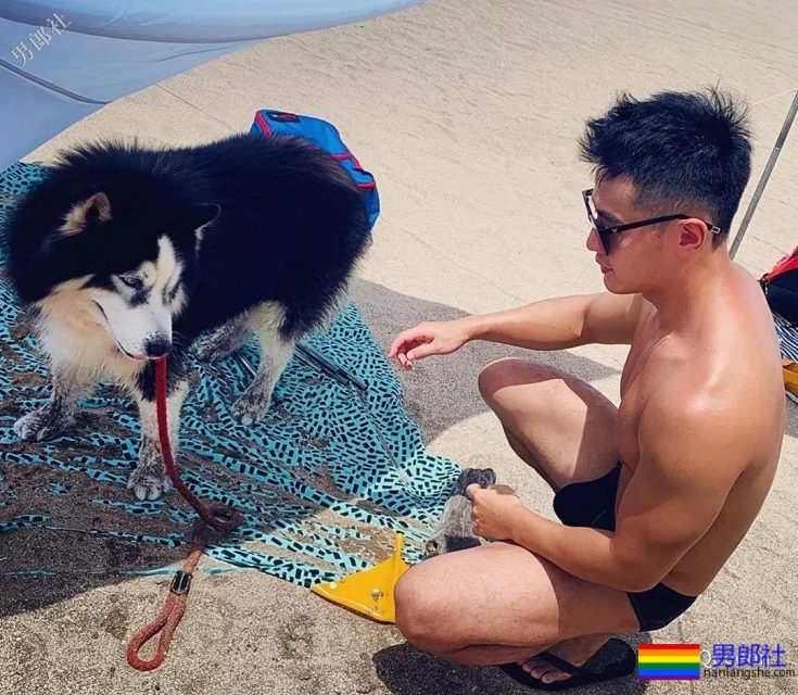 大火网剧筋肉路人甲扒到了，私照遭盗图亮点也太多！ - 51虹马