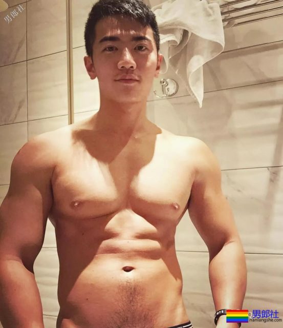 大火网剧筋肉路人甲扒到了，私照遭盗图亮点也太多！ - 51虹马