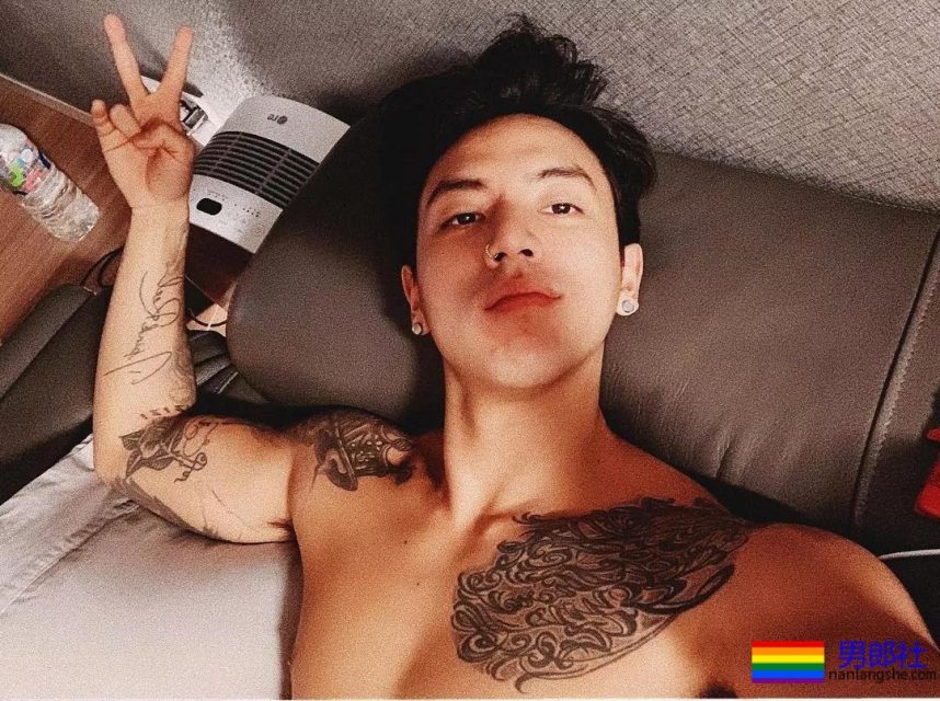 他是前韩国男团成员，坏坏的气质很吸引人！ - 51虹马