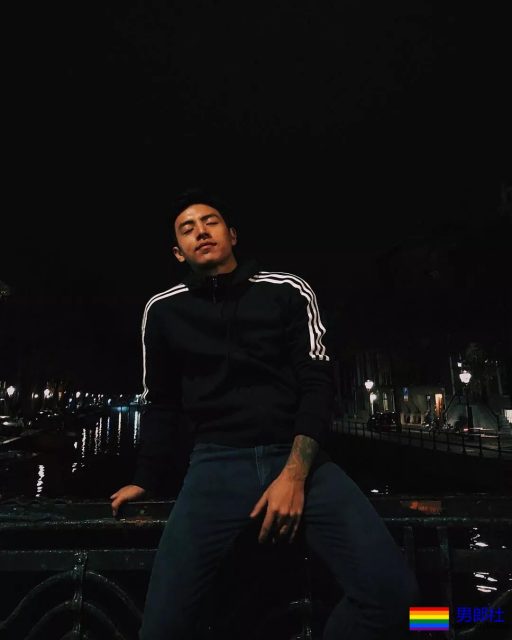 他是前韩国男团成员，坏坏的气质很吸引人！ - 51虹马