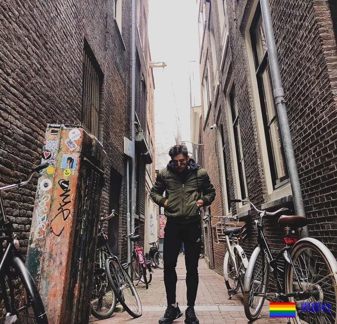 他是前韩国男团成员，坏坏的气质很吸引人！ - 51虹马