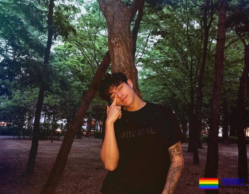 他是前韩国男团成员，坏坏的气质很吸引人！ - 51虹马