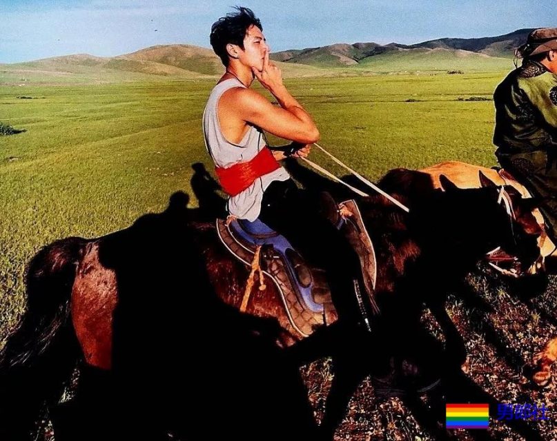 他是前韩国男团成员，坏坏的气质很吸引人！ - 51虹马