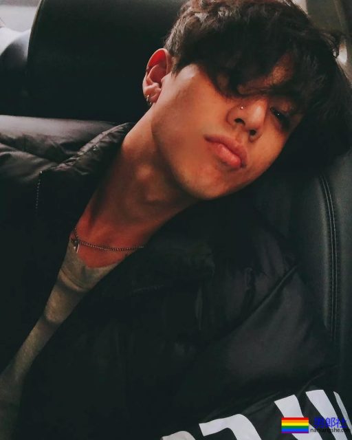 他是前韩国男团成员，坏坏的气质很吸引人！ - 51虹马