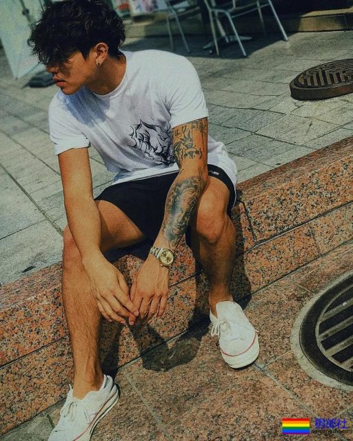 他是前韩国男团成员，坏坏的气质很吸引人！ - 51虹马