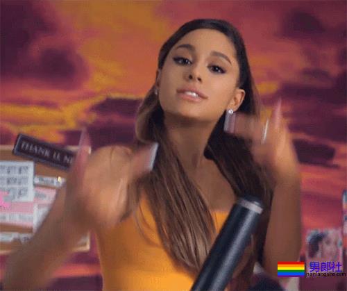 他是前韩国男团成员，坏坏的气质很吸引人！ - 51虹马