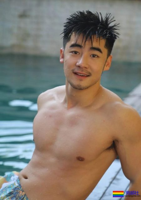 圈内名媛桥诘圣最新照片，真是越来越粗壮了！ - 51虹马