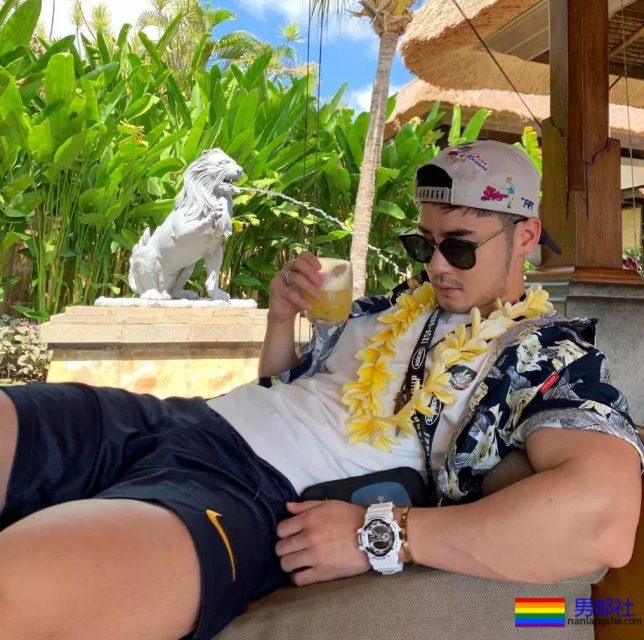 圈内名媛桥诘圣最新照片，真是越来越粗壮了！ - 51虹马