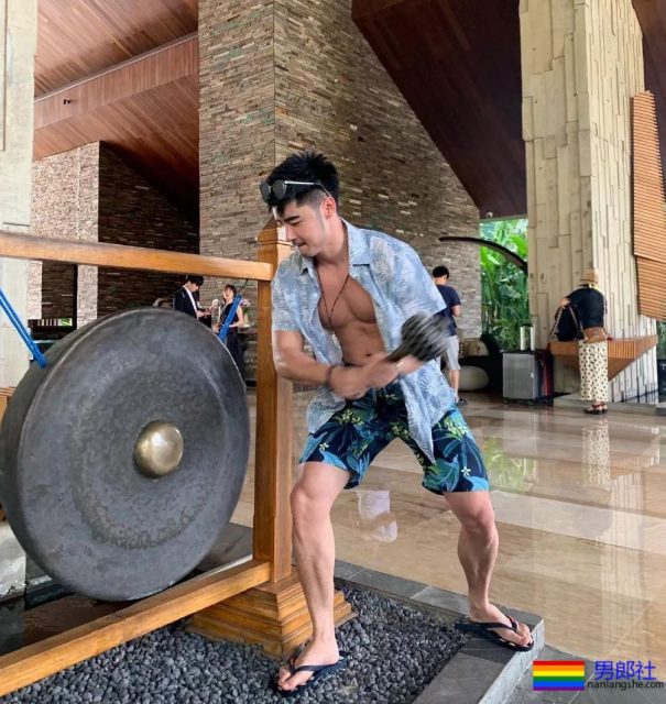 圈内名媛桥诘圣最新照片，真是越来越粗壮了！ - 51虹马