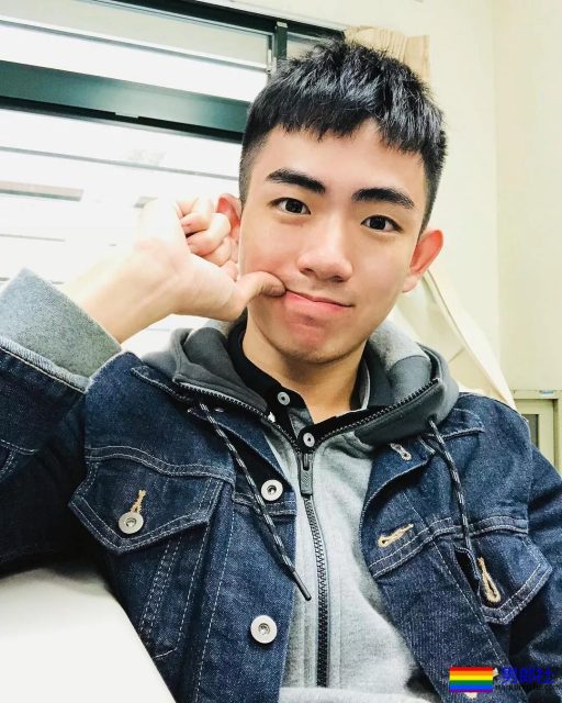 正装小狼和摄影师在酒店拔掉衬衫围上浴巾自拍,穿上短裤挡型太养眼! - 51虹马 正装小狼和摄影师在酒店拔掉衬衫围上浴巾自拍,穿上短裤挡型太养眼! - 51虹马