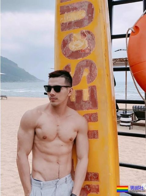 把室友撸倒在床三天不能走路 - 51虹马