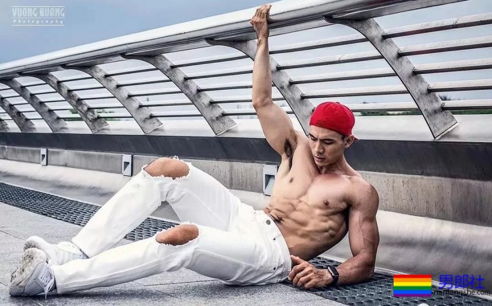 把室友撸倒在床三天不能走路 - 51虹马