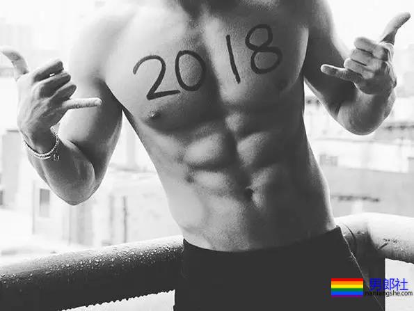 抓拍海边帅哥猛1枚！好惹眼~ - 51虹马