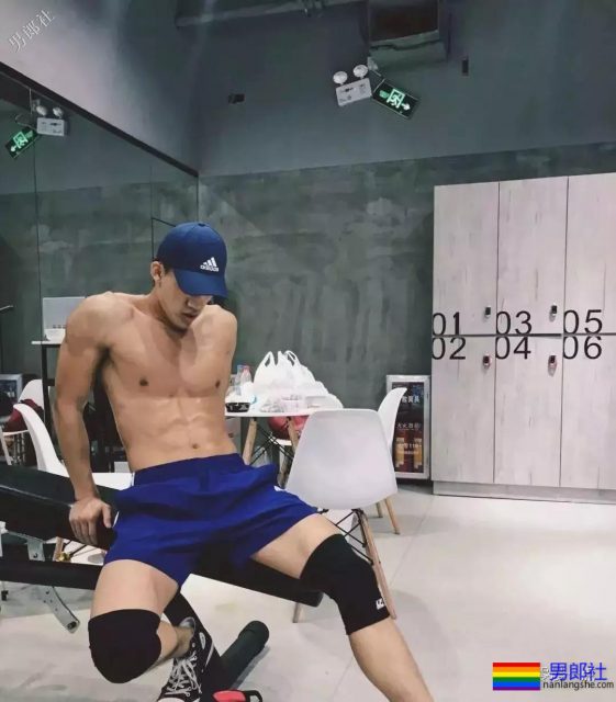 小蓝上约的体育生,回到家之后商量谁做1。-51虹马