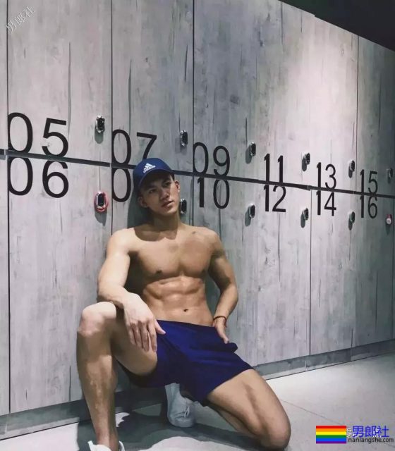 小蓝上约的体育生,回到家之后商量谁做1。 - 51虹马 小蓝上约的体育生,回到家之后商量谁做1。 - 51虹马