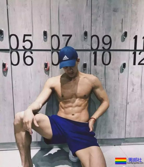 小蓝上约的体育生,回到家之后商量谁做1。 - 51虹马 小蓝上约的体育生,回到家之后商量谁做1。 - 51虹马