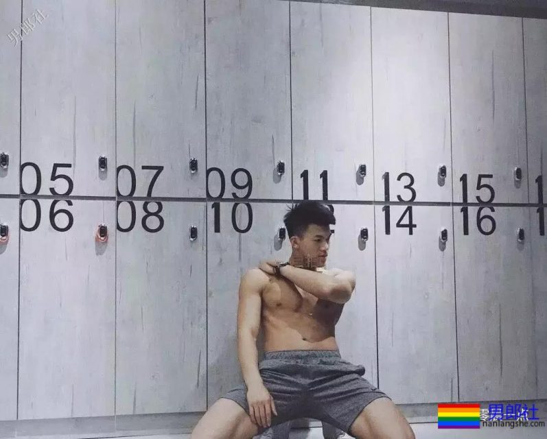 小蓝上约的体育生,回到家之后商量谁做1。 - 51虹马 小蓝上约的体育生,回到家之后商量谁做1。 - 51虹马