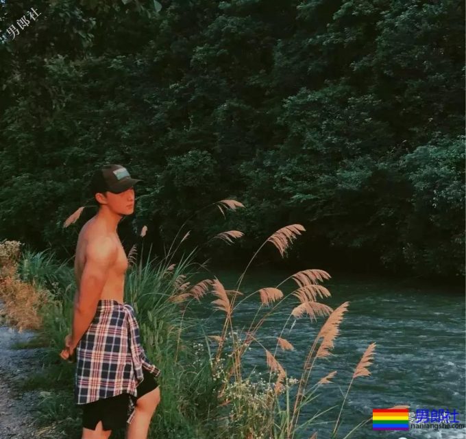 小蓝上约的体育生,回到家之后商量谁做1。 - 51虹马 小蓝上约的体育生,回到家之后商量谁做1。 - 51虹马