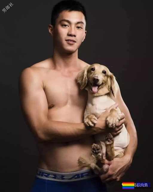 制服小哥哥脱掉这身衣服后在浴室浴巾都包不住这性感人鱼线和这大胸肌！ - 51虹马