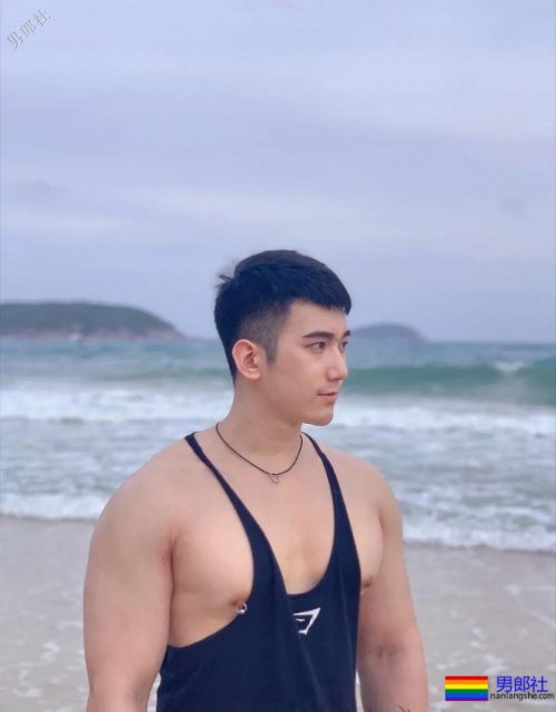 满大街的侧乳装肌肉帅哥，这些大胸肌承包了我一夏天的鼻血!-51虹马