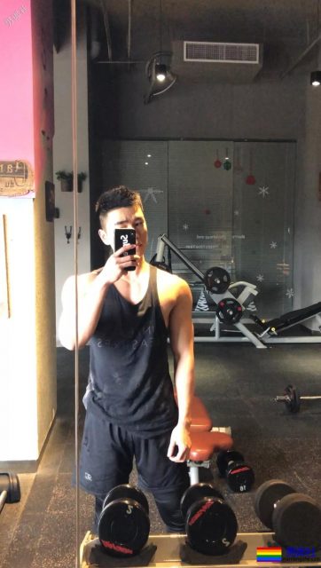 满大街的侧乳装肌肉帅哥，这些大胸肌承包了我一夏天的鼻血! - 51虹马