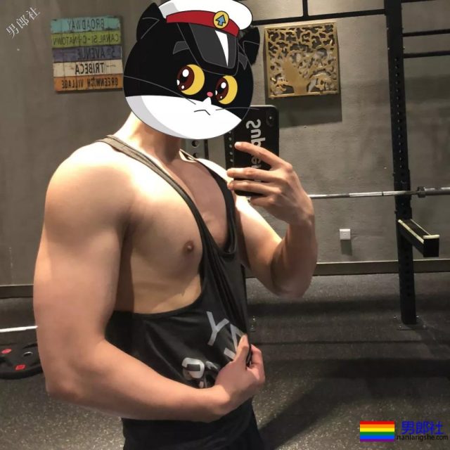 满大街的侧乳装肌肉帅哥，这些大胸肌承包了我一夏天的鼻血! - 51虹马