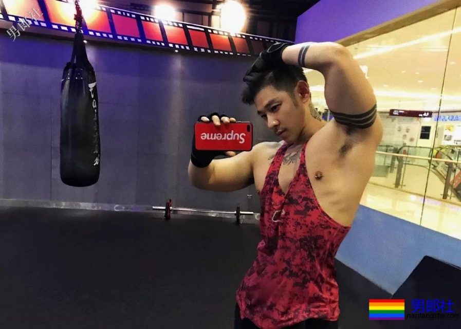 满大街的侧乳装肌肉帅哥，这些大胸肌承包了我一夏天的鼻血! - 51虹马