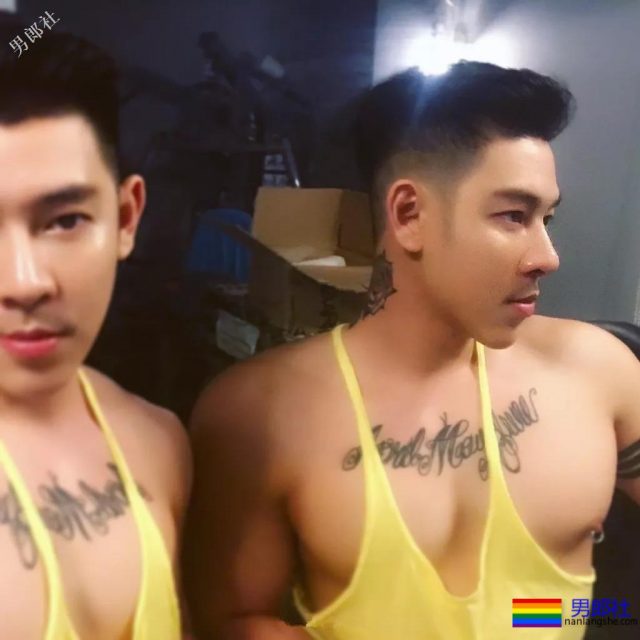 满大街的侧乳装肌肉帅哥，这些大胸肌承包了我一夏天的鼻血! - 51虹马