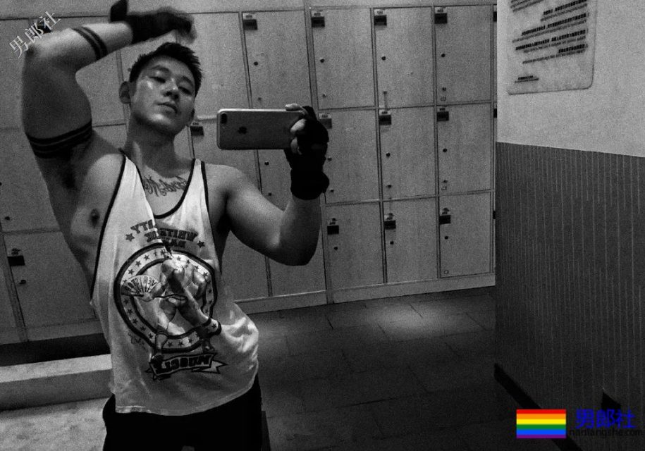 满大街的侧乳装肌肉帅哥，这些大胸肌承包了我一夏天的鼻血! - 51虹马