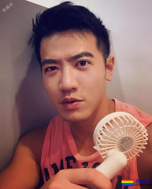 网剧超帅肌肉大胸帅哥被扒到了,INS私照亮点太多大饱眼福! - 51虹马 网剧超帅肌肉大胸帅哥被扒到了,INS私照亮点太多大饱眼福! - 51虹马