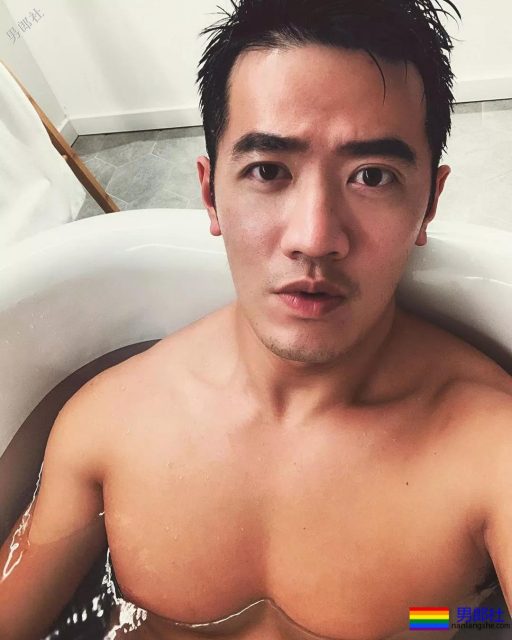 网剧超帅肌肉大胸帅哥被扒到了,INS私照亮点太多大饱眼福! - 51虹马 网剧超帅肌肉大胸帅哥被扒到了,INS私照亮点太多大饱眼福! - 51虹马