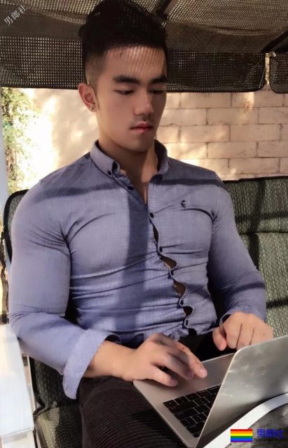 正装控的男人魅力大解开扣子秀腹肌,是受是1? - 51虹马 正装控的男人魅力大解开扣子秀腹肌,是受是1? - 51虹马