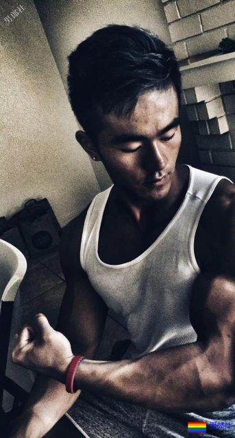 正装控的男人魅力大解开扣子秀腹肌,是受是1? - 51虹马 正装控的男人魅力大解开扣子秀腹肌,是受是1? - 51虹马