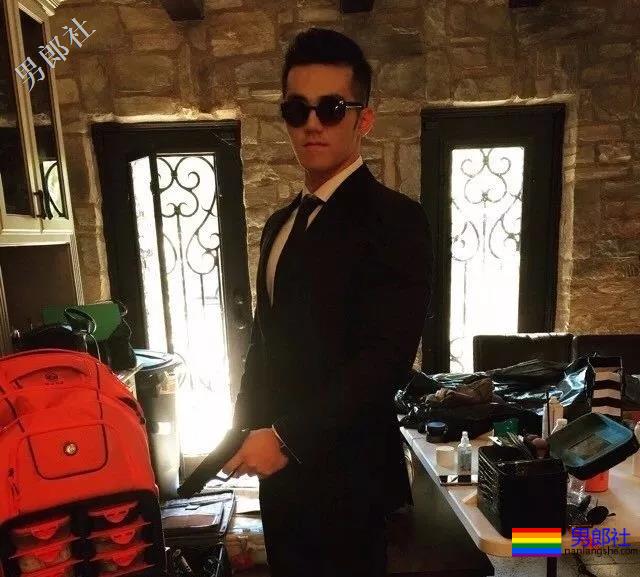 正装控的男人魅力大解开扣子秀腹肌,是受是1? - 51虹马 正装控的男人魅力大解开扣子秀腹肌,是受是1? - 51虹马