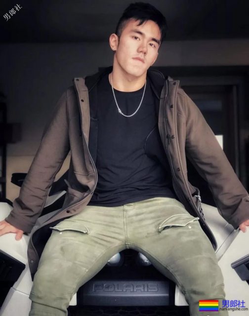 正装控的男人魅力大解开扣子秀腹肌,是受是1? - 51虹马 正装控的男人魅力大解开扣子秀腹肌,是受是1? - 51虹马