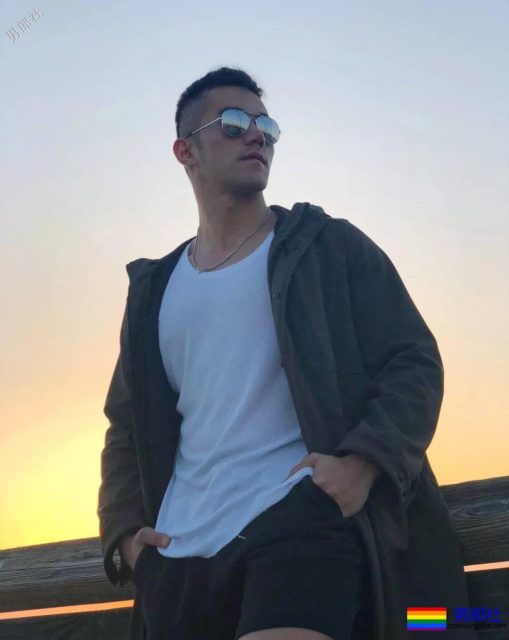 正装控的男人魅力大解开扣子秀腹肌,是受是1? - 51虹马 正装控的男人魅力大解开扣子秀腹肌,是受是1? - 51虹马