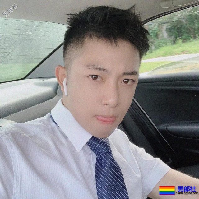 今日份心动男孩！干净帅气的小奶狗空少，这也太可爱了吧-51虹马