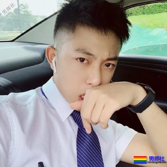 今日份心动男孩！干净帅气的小奶狗空少，这也太可爱了吧 - 51虹马