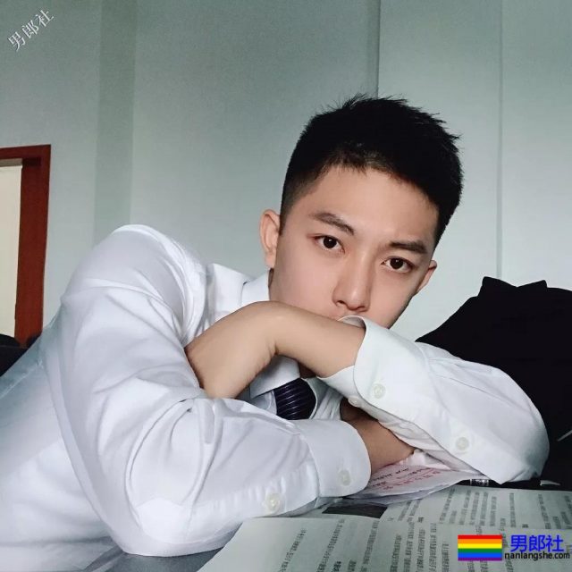 今日份心动男孩！干净帅气的小奶狗空少，这也太可爱了吧 - 51虹马
