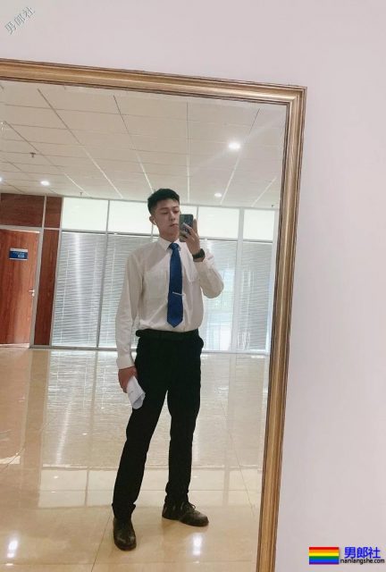 今日份心动男孩！干净帅气的小奶狗空少，这也太可爱了吧 - 51虹马