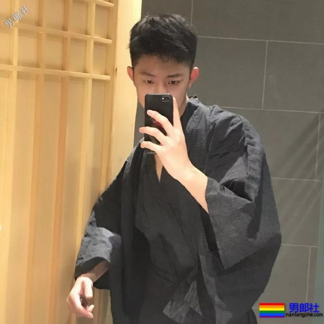 今日份心动男孩！干净帅气的小奶狗空少，这也太可爱了吧 - 51虹马